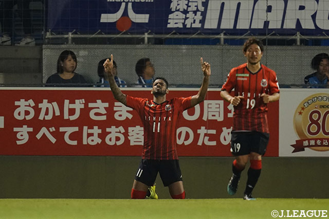 後半開始早々に得たPKをアンデルソン ロペス（#11）が決めて、札幌が先制に成功する【ルヴァンカップ プレーオフステージ 第1戦 磐田vs札幌】