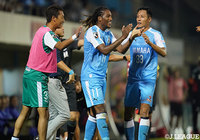 ロドリゲス(磐田/#11)がフェイントを入れてから右足を振り抜いたボールが豪快にネットを揺らして同点に追い付く!【ルヴァンカップ プレーオフステージ 第1戦 磐田vs札幌】