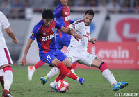 ナ サンホ（FC東京）とレアンドロ デサバト（Ｃ大阪）が見応えのあるマッチアップを展開【ルヴァンカップ プレーオフステージ 第1戦 FC東京vsＣ大阪】