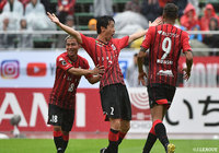 CKのチャンスから、ファーサイドまで流れたボールを石川 直樹（#2）が押し込み、札幌が先制に成功【明治安田Ｊ１ 第16節 札幌vs鳥栖】