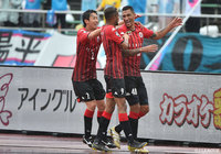 左サイドでのCKからインスイングのボールがゴール前に供給されると、ジェイ(#48)が打点の高いヘディングシュートを叩き込んでシーズン初得点をマーク【明治安田J1 第16節 札幌vs鳥栖】