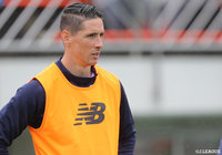 現役引退を発表したフェルナンド トーレス（鳥栖）は出場の機会をうかがいながらチームの戦況をベンチから見つめていた【明治安田Ｊ１ 第16節 札幌vs鳥栖】