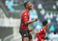 試合終盤、鈴木 武蔵(#9)の2試合連続ゴールで2点差とし、札幌が鳥栖を突き放す【明治安田J1 第16節 札幌vs鳥栖】