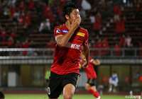 藤村が精度の高いクロスを送ると、ニアサイドに走り込んだ垣田 裕暉が頭で合わせ、金沢が再びリードを奪う【明治安田J2 第19節 金沢vs新潟】