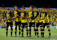 小池が鋭いグラウンダーのクロスを入れると瀬川 祐輔が滑り込みながらあわせ、柏が前半に2点のリードを奪う【明治安田Ｊ２ 第19節 柏vs千葉】