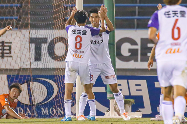 金久保がドリブルで切り込みシュートを放つ！シュートはGKの好セーブに合うも一美 和成がこぼれ球を押し込み京都が追加点をゲット！【明治安田Ｊ２ 第19節 愛媛vs京都】