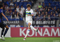 山﨑 凌吾（湘南）のシュートはわずかに枠の上に外れゴールとはならず【明治安田Ｊ１ 第16節 Ｇ大阪vs湘南】