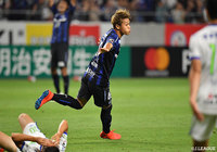 左サイドからドリブルで中に切り込んだ食野 亮太郎（Ｇ大阪）が強烈なシュートをゴール右隅に沈め、後半ATに劇的なゴールを獲得！【明治安田Ｊ１ 第16節 Ｇ大阪vs湘南】