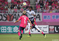 前半終了間際にロドリゲス（磐田）がヘディングシュートを放つも、GKキム ジンヒョン（Ｃ大阪）の好セーブにあい同点とはならず【明治安田Ｊ１ 第16節 Ｃ大阪vs磐田】