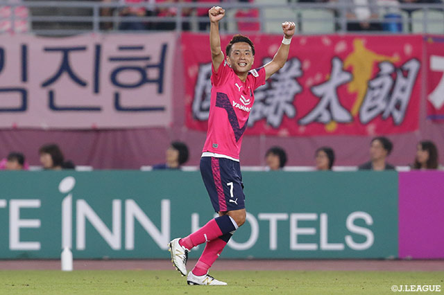 藤田からロングスローが投げ込まれると、ファーサイドに抜けたボールを水沼 宏太が流し込み、Ｃ大阪が追加点を獲得！【明治安田Ｊ１ 第16節 Ｃ大阪vs磐田】