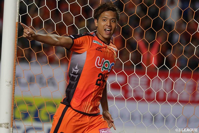 前がペナルティエリア手前から強烈なシュートを放つ！一度はGKに防がれるも山下 敬大がこぼれ球を押し込み、山口がリードを3点に広げる【明治安田Ｊ２ 第19節 山口vs岐阜】