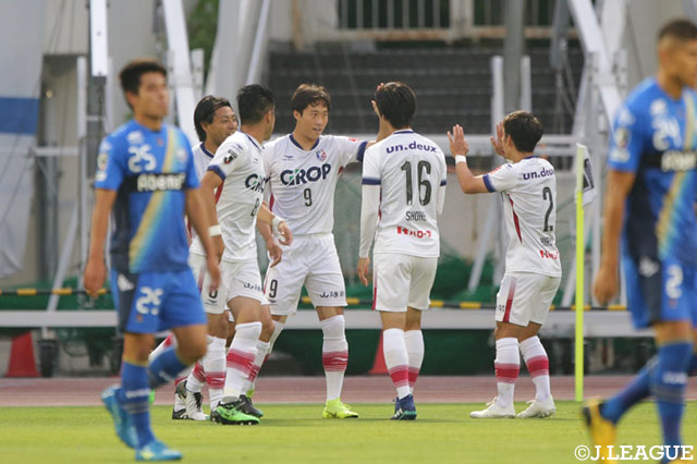 右からのグラウンダーのクロスを、イ ヨンジェ（#9）がダイレクトで合わせて、アウェイの岡山が先制点を奪う！【明治安田Ｊ２ 第19節 町田vs岡山】