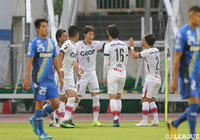 右からのグラウンダーのクロスを、イ ヨンジェ(#9)がダイレクトで合わせて、アウェイの岡山が先制点を奪う!【明治安田J2 第19節 町田vs岡山】