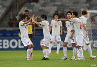 15分、GKのクリアボールを拾った中島 翔哉がミドルシュートを叩き込み、日本が先制に成功する!【コパ・アメリカ GS 第3節 エクアドルvs日本】