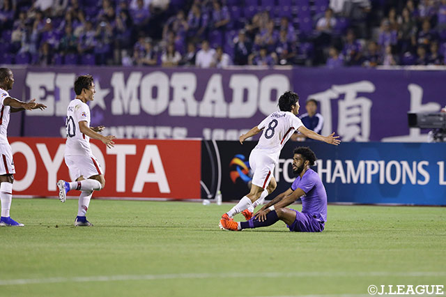 後半44分、CKを防いだカウンターから最後は土居 聖真（鹿島/#8）が敵陣中央左からロングシュートを放つと、ボールは無人のゴールに吸い込まれ、試合を決定づける2点目が決まる！【ACL ラウンド16 第2戦 広島vs鹿島】