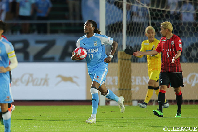 ロドリゲス（磐田）がPKを落ち着いて決めて1点を返す【ルヴァンカップ プレーオフステージ 第2戦 札幌vs磐田】