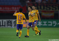 後半40分、道渕 諒平(仙台)が左足を振り抜いたシュートがゴール左に突き刺さり、1点を返す!【ルヴァンカップ プレーオフステージ 第2戦 仙台vs名古屋】