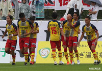 ゴール前に抜けたボールをディサロ 燦シルヴァーノ（北九州/#9）が流し込んで先制点をゲット！この得点がきっかけとなり、逆転勝利を収めた北九州が暫定首位に立つ【明治安田Ｊ３ 第14節 岩手vs北九州】