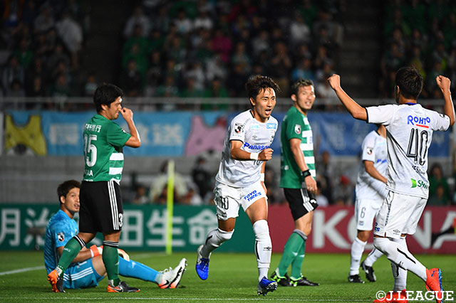 同点ゴール直後の63分、スルーパスに反応した倉田 秋（Ｇ大阪）がラインの裏へと抜け出し、左足で勝ち越し弾を奪う！【明治安田Ｊ１ 第17節 松本vsＧ大阪】