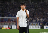 試合後、FC東京からレアル・マドリード（スペイン）に移籍する久保 建英がサポーターに別れを告げた【明治安田Ｊ１ 第17節 FC東京vs横浜FM】