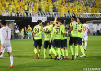 前半終了間際、西谷 和希（#10）の得点でホームの栃木が先制！【明治安田Ｊ２ 第20節 栃木vs愛媛】