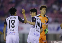 開始3分、ファーサイドに流れたボールを詰めていた清水 慎太郎（#14）が押し込んでアウェイの水戸がいきなりの先制に成功する！【明治安田Ｊ２ 第20節 京都vs水戸】