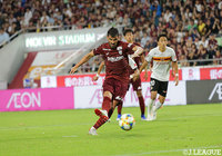 ダビド ビジャ(神戸)は後半35分のPKも落ち着いて決めて、同試合における自身2得点目を獲得!【明治安田J1 第17節 神戸vs名古屋】