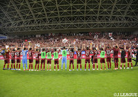 計8ゴールが飛び交う乱打戦を制したのはホームの神戸。詰めかけたサポーターと勝利をわかち合った【明治安田Ｊ１ 第17節 神戸vs名古屋】