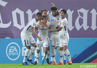 スローインの繋ぎから最後は、柏 好文（#18）がボレーシュートを突き刺し、広島が土壇場で同点に追いつく！【明治安田Ｊ１ 第17節 鹿島vs広島】