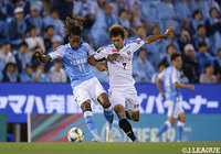 ここまで磐田をけん引してきたロドリゲスを車屋 紳太郎（川崎Ｆ）がマークし、自由を与えない【明治安田Ｊ１ 第17節 磐田vs川崎Ｆ】