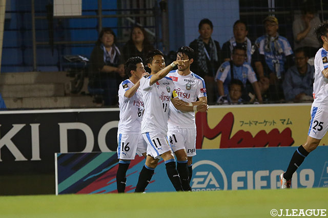 前半29分、小林 悠（#11）の2試合連続となる得点で川崎Ｆが先制に成功する【明治安田Ｊ１ 第17節 磐田vs川崎Ｆ】