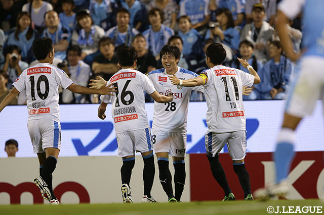 脇坂 泰斗（#28）が迷わず左足を振り抜いたシュートがゴール左スミの際どいコースを捉えてネットを揺らし、川崎Ｆがリードを2点に広げる！【明治安田Ｊ１ 第17節 磐田vs川崎Ｆ】