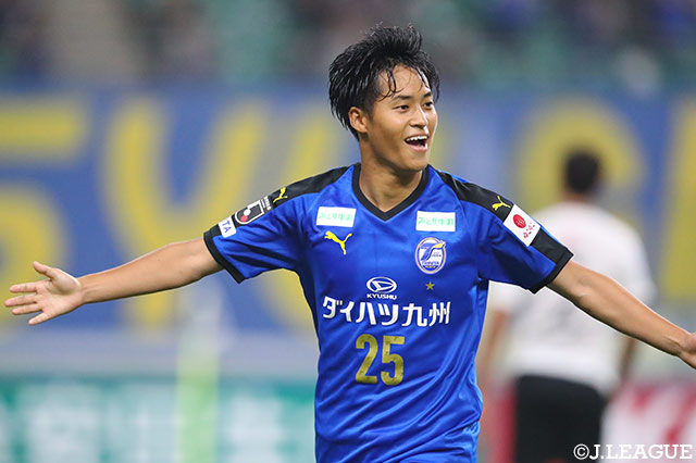 ドリブルで持ち運んだ小林 成豪（大分）が強烈なミドルシュートを突き刺し、2試合連続となるゴールを獲得！【明治安田Ｊ１ 第17節 大分vs浦和】