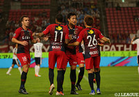 前半29分のFKのキッカーは小池 裕太(#26)。小池が放ったボールがオウンゴールを誘発し、ホームの鹿島が先制点を獲得!【明治安田J1 第18節 鹿島vs磐田】
