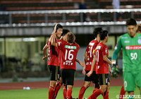 前半終了間際のCKから垣田 裕暉がヘディングを突き刺し、金沢がリードして前半を終える【明治安田Ｊ２ 第21節 金沢vs水戸】