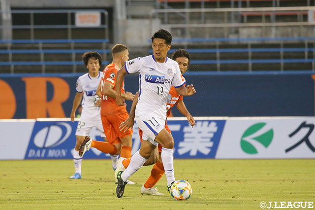 先発に復帰した阪野 豊史（山形）。2試合ぶりのゴールとはならず【明治安田Ｊ２ 第21節 愛媛vs山形】