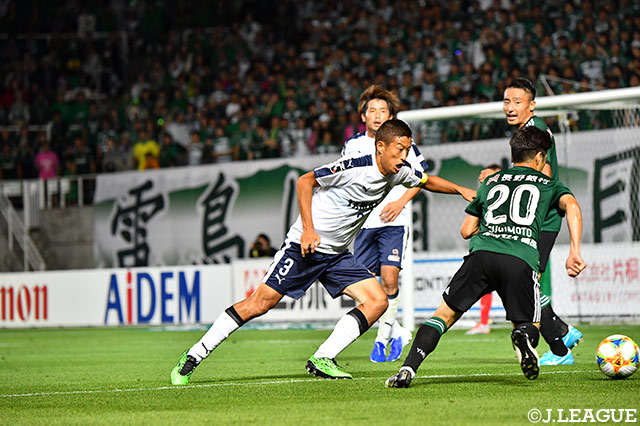 スーパークリアを披露するなど無失点に貢献した大井 健太郎（磐田/#3）【明治安田Ｊ１ 第19節 松本vs磐田】