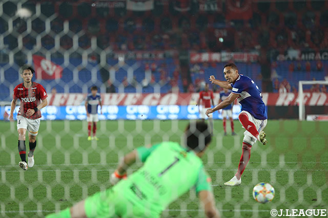 エジガル ジュニオ（横浜FM）が後半41分のPKを冷静に決めて、2試合連続得点をマーク【明治安田Ｊ１ 第19節 横浜FMvs浦和】