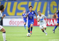 小塚 和季(大分)はバックパスで2点目を演出するなど、攻撃にアクセントを加えた【明治安田J1 第19節 大分vs札幌】