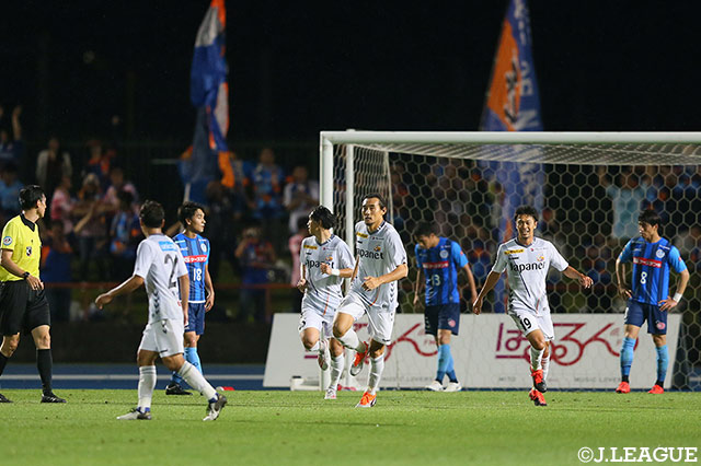 2点を追う長崎は終盤に長谷川 悠のゴールで1点差に迫るも、あと一歩届かず【明治安田Ｊ２ 第22節 水戸vs長崎】