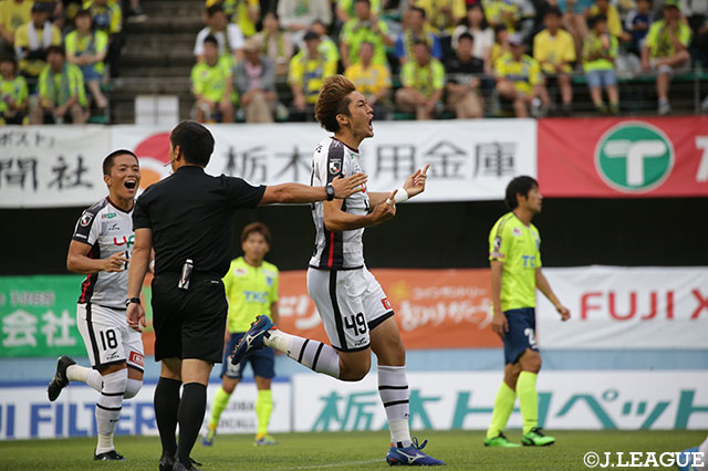 3連勝と波に乗る山口が、勢いそのままに菊池 流帆（#49）のゴールで前半8分に先制！【明治安田Ｊ２ 第22節 栃木vs山口】