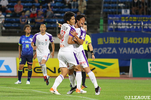 後半9分のCKから、こぼれ球に反応した一美 和成（京都/#23）が右足で押し込んで先制に成功する！【明治安田Ｊ２ 第22節 山形vs京都】