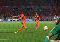 前半14分、先発に戻ってきたフアンマ デルガドが冷静にPKを沈め、大宮が先制！【明治安田Ｊ２ 第22節 大宮vs鹿児島】