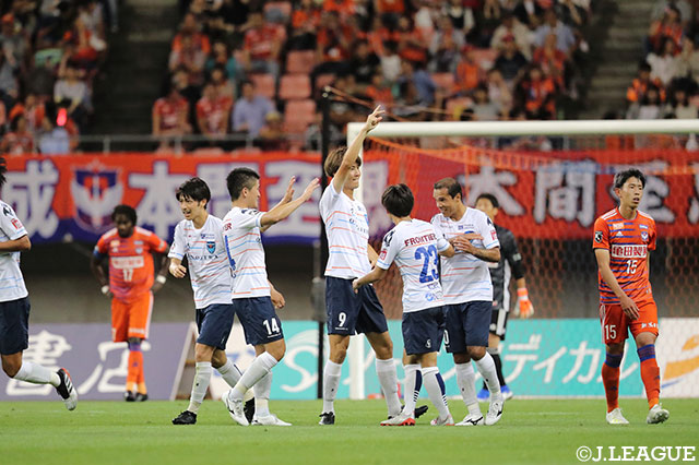 途中出場の戸島 章（#9）が得意のヘディングでゴール！横浜FCが2-0突き放す【明治安田Ｊ２ 第22節 新潟vs横浜FC】