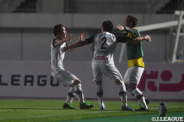 終了間際のCKに瀬川 祐輔（#18）が頭で合わせ、柏が土壇場で逆転に成功する！【明治安田Ｊ２ 第22節 徳島vs柏】