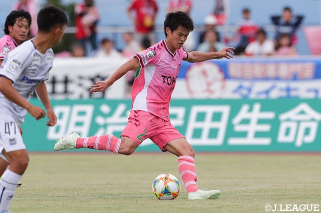 後半31分の左サイドのCKから勝ち越し点を挙げた田村 亮介（福島/#23）【明治安田Ｊ３ 第16節 福島vsG大23】