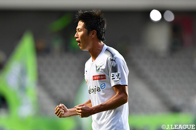 前半33分、林 誠道の2試合ぶりとなる得点でアウェイの鳥取が先制に成功する【明治安田Ｊ３ 第16節 長野vs鳥取】