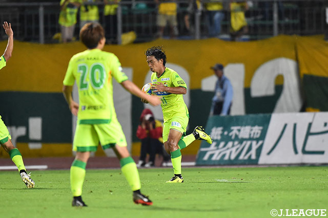 後半45分、味方のシュートを佐藤 寿人がわずかに触り、土壇場で同点ゴールを奪う！【明治安田Ｊ２ 第22節 岐阜vs千葉】