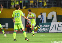 後半45分、味方のシュートを佐藤 寿人がわずかに触り、土壇場で同点ゴールを奪う!【明治安田J2 第22節 岐阜vs千葉】