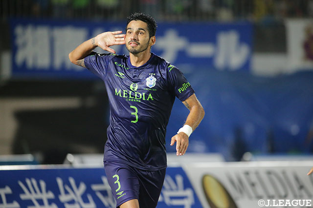 セットプレーからフレイレが打点の高いヘディングシュートを決めて、湘南がリードを2点に広げる！【明治安田Ｊ１ 第19節 湘南vs神戸】